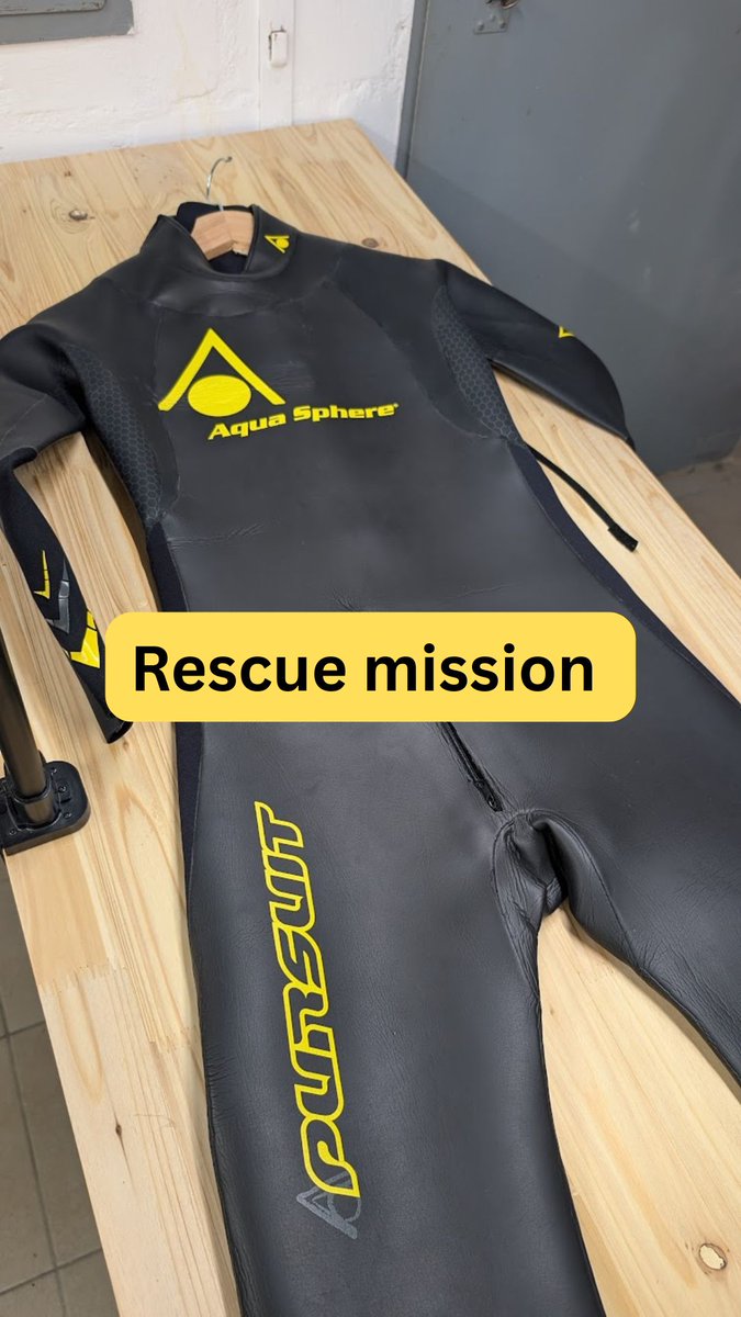 Zipforge's tweet image. From DIY disaster to pro finish! 🛠️
Saved this wetsuit by cleaning up a rough DIY cut and installing a durable zipper. Now it’s safe, functional, and water-ready! 🏊‍♂️
Done right at zipforge.eu or DM me.
#zipforge #wetsuitrepair #triathlon