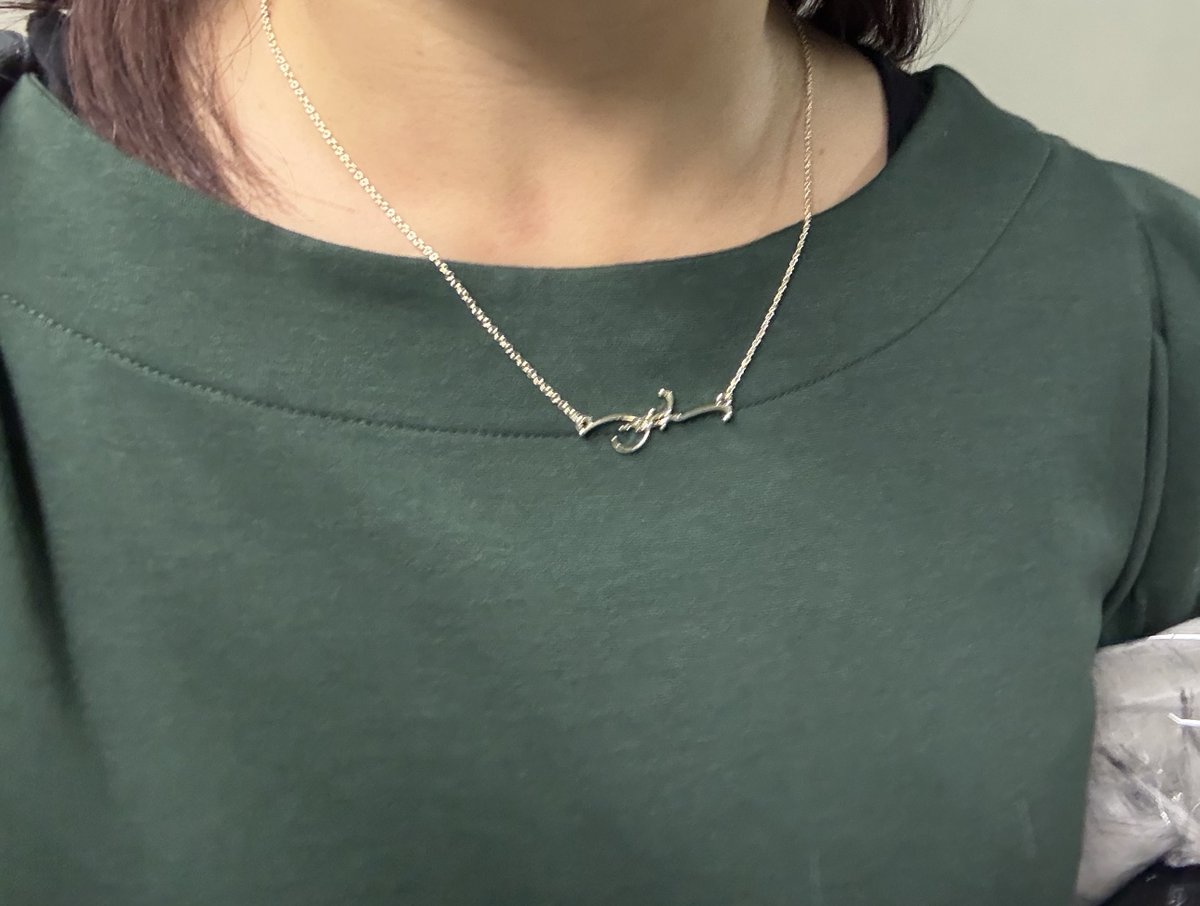 グッズのサインネックレス、上品でステキです💕三重に巻けば