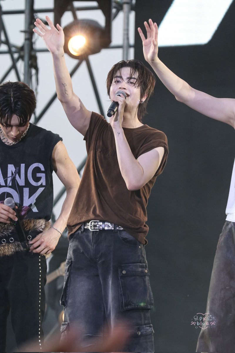 THEBLUEPK2's tweet image. ร้อยเอ็ดหล่อมาก 

#NiceATLAS
#ม่วนจอยMusicFest
#ATLASxม่วนJOYร้อยเอ็ด