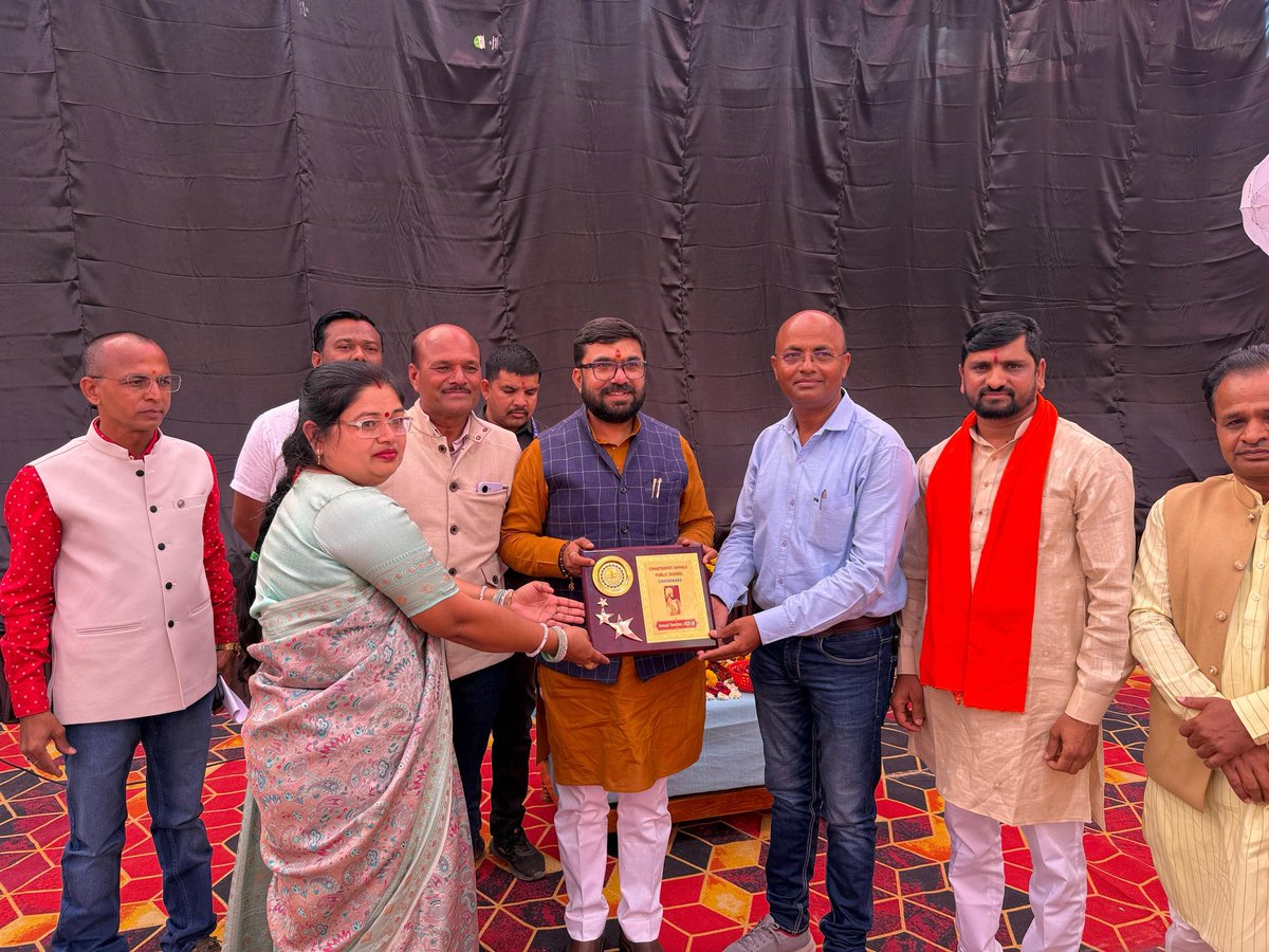 buntyviveksahu's tweet image. छत्रपति शिवाजी स्कूल, चंदनगाँव के वार्षिक उत्सव में सम्मिलित हुआ। विद्यालय के सभी शिक्षक-शिक्षिकाओं एवं स्टाफ का हृदय से आभार, जो ऐसे सुंदर आयोजनों के माध्यम से हमारे बच्चों को अपनी कला, आत्मविश्वास और प्रतिभा दिखाने का अवसर प्रदान करते हैं।
#AnnualFunction #Chhindwara