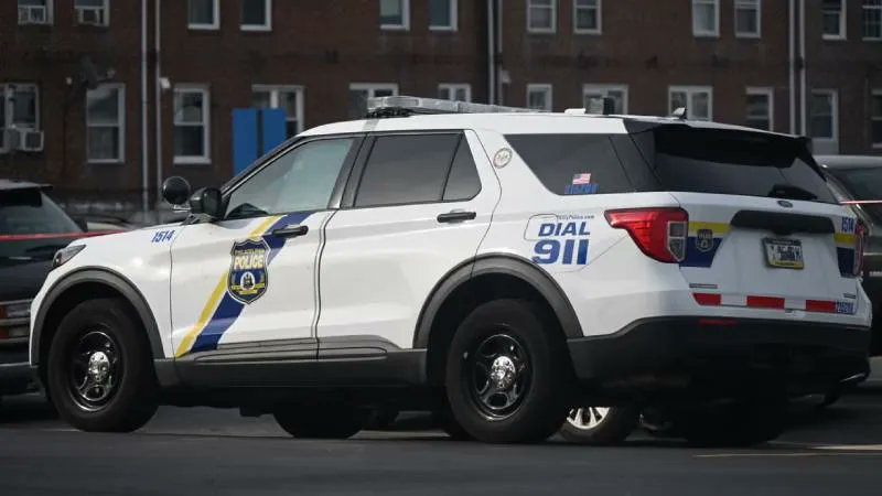 demokratgundem's tweet image. ABD'de oyun konsolu tartışması katliama dönüştü! 🎮 

11 yaşındaki çocuk, Nintendo Switch'ini elinden alan babasını doğum gününde uykusunda vurarak öldürdü

📍 "Babamı öldürmeyi düşünüyordum" 
📍 "Yatma vakti dediği için sinirlendim" 

DETAYLARI LİNKTE 👇

demokratgundem.com/oyun-konsolu-t……