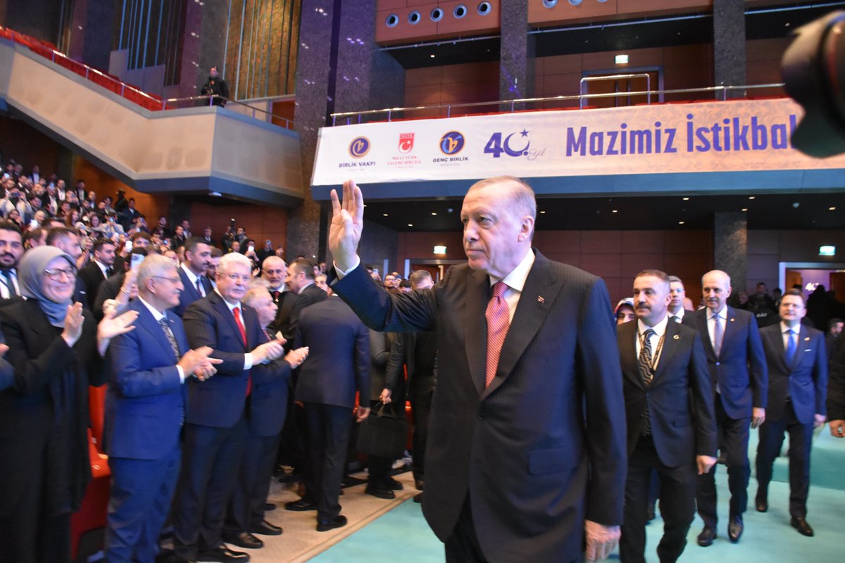 Birlik Vakfı 40. Yıl Programınız Cumhurbaşkanımız Sayın Recep Tayyip Erdoğan’ın katılımlarıyla başladı. Vakıf geleneğimizin köklü mirası, bugün bir kez daha vücut buluyor.
#40YıldırBirlikte