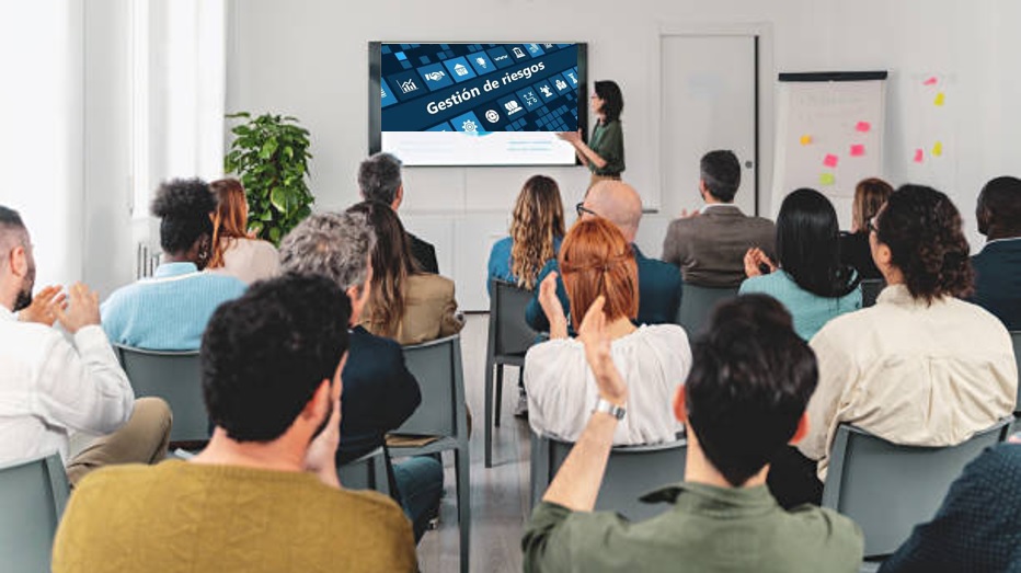 En este artículo analizo si la formación que se imparte en materia de seguridad aplicada al deporte en universidades, formación profesional y federaciones deportivas, es suficiente para el ejercicio de las diversas funciones propias del sector deportivo.
lnkd.in/eS4NtYHA