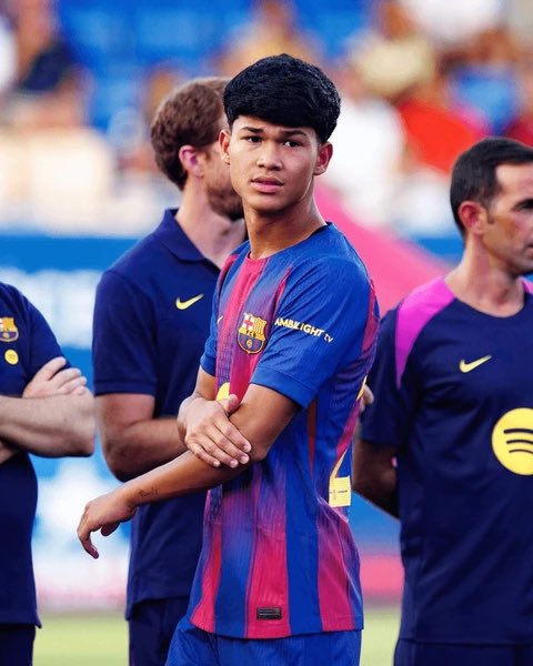 psgcommunity_'s tweet photo. 🚨🚨𝗗𝗥𝗢 🇪🇸 𝗩𝗔 𝗕𝗜𝗘𝗡 𝗦’𝗘𝗡𝗚𝗔𝗚𝗘𝗥 𝗔𝗨 𝗣𝗦𝗚 !! 🤯❤️💙

Le crack espagnol va s’engager jusqu’en 2030. 💎

(@Santi_J_FM) https://t.co/mFzaqCtuZN