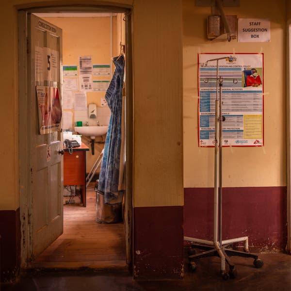 Durante o mês passado, os EUA assinaram acordos com 16 países africanos para fornecer mais de 11 mil milhões de dólares em ajuda à saúde durante os próximos cinco anos, e estão a negociar dezenas de outros acordos com governos na Ásia e na América Latina, bem como em África.