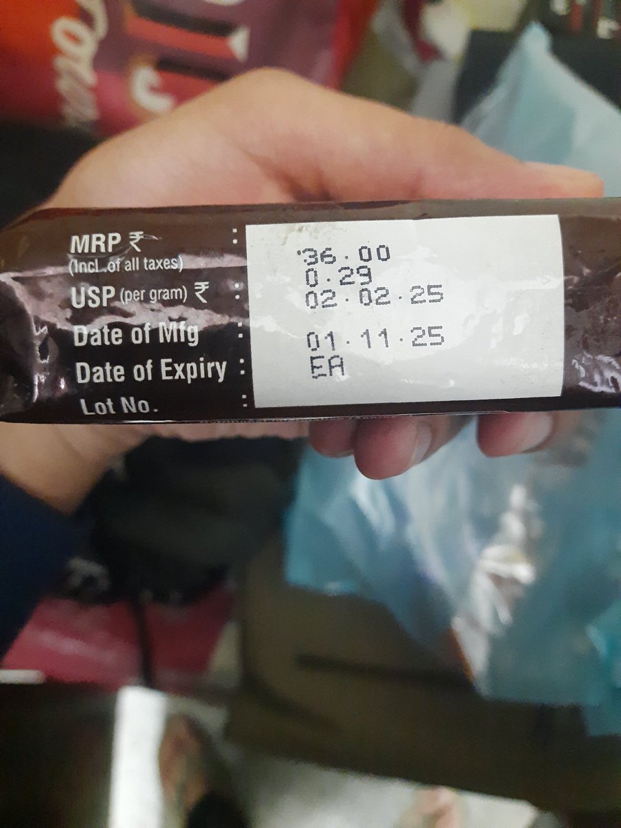 Vivek_code01's tweet photo. Ordered Sunfeast Dark Fantasy Bourbon from @JioMart. Got a wrong biscuit. Support told me to keep it and refunded. Next day I ate some and later noticed it was expired. Had stomach issues. Refund given, compensation denied. Food safety feels optional.
@jagograhakjago @FSSAIIndia https://t.co/VWwSokPvdX