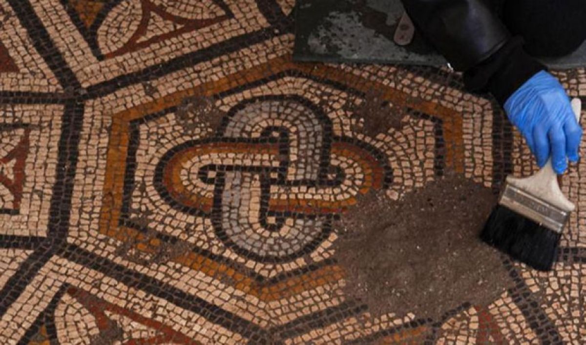 最強の呪印「ソロモンの結び目」が施された1600年前のモザイク部屋を発見。
karapaia.com/archives/57836…

トルコ西部の古代都市スミルナで、災いから身を守る強力な魔除け、「ソロモンの結び目」が施されたモザイク部屋が発掘された。この遺構は…