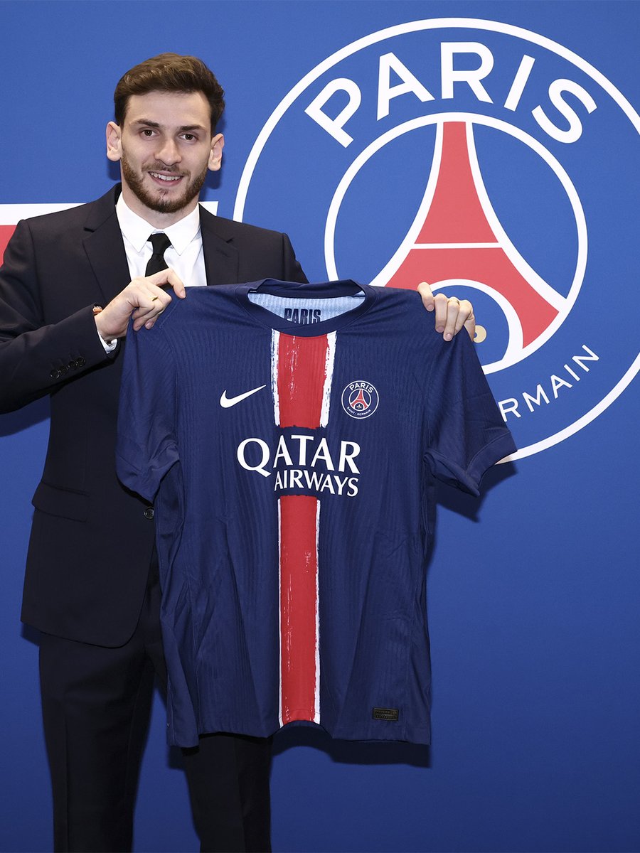 PSG_inside's tweet image. Il y a un an, jour pour jour. ❤️💙

Khvicha Kvaratskhelia rejoignait le Paris Saint-Germain.