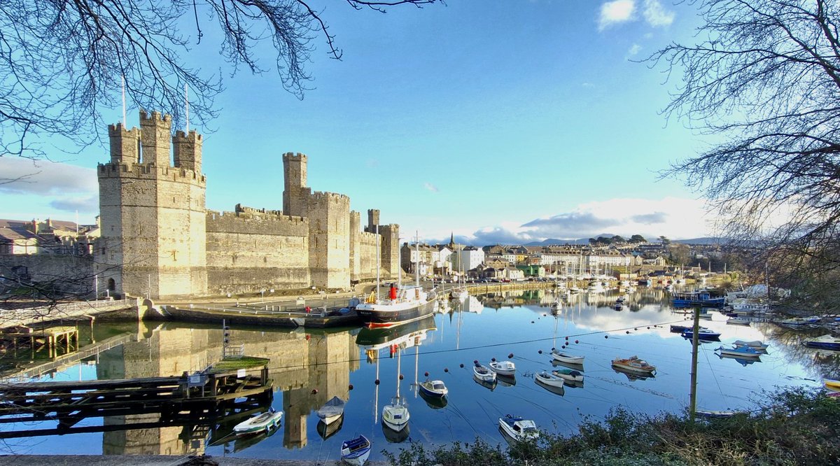 Castell Caernarfon bore yma. Caernarfon Castle this morning. <a href="/BBCCymruFyw/">BBC Cymru Fyw</a> <a href="/ItsYourWales/">It's Your Wales</a> <a href="/S4Ctywydd/">S4C Tywydd</a> <a href="/Sue_Charles/">Sue Charles</a> <a href="/DerekTheWeather/">Derek Brockway - weatherman</a> <a href="/SabrinaJayneLee/">Sabrina Lee</a> <a href="/Ruth_ITV/">Ruth_TV</a> <a href="/itvweather/">ITV Weather</a> <a href="/BBCWthrWatchers/">BBC Weather Watchers</a> <a href="/VisitCaernarfon/">Visit Caernarfon</a> <a href="/visitwales/">Visit Wales 🏴󠁧󠁢󠁷󠁬󠁳󠁿</a> <a href="/Cymruwrthgalon/">All things Wales 🏴󠁧󠁢󠁷󠁬󠁳󠁿</a> <a href="/yourwales/">Discover Your Wales</a> <a href="/carolkirkwood/">Carol Kirkwood</a> <a href="/BBCWalesNews/">BBC Wales News</a>
