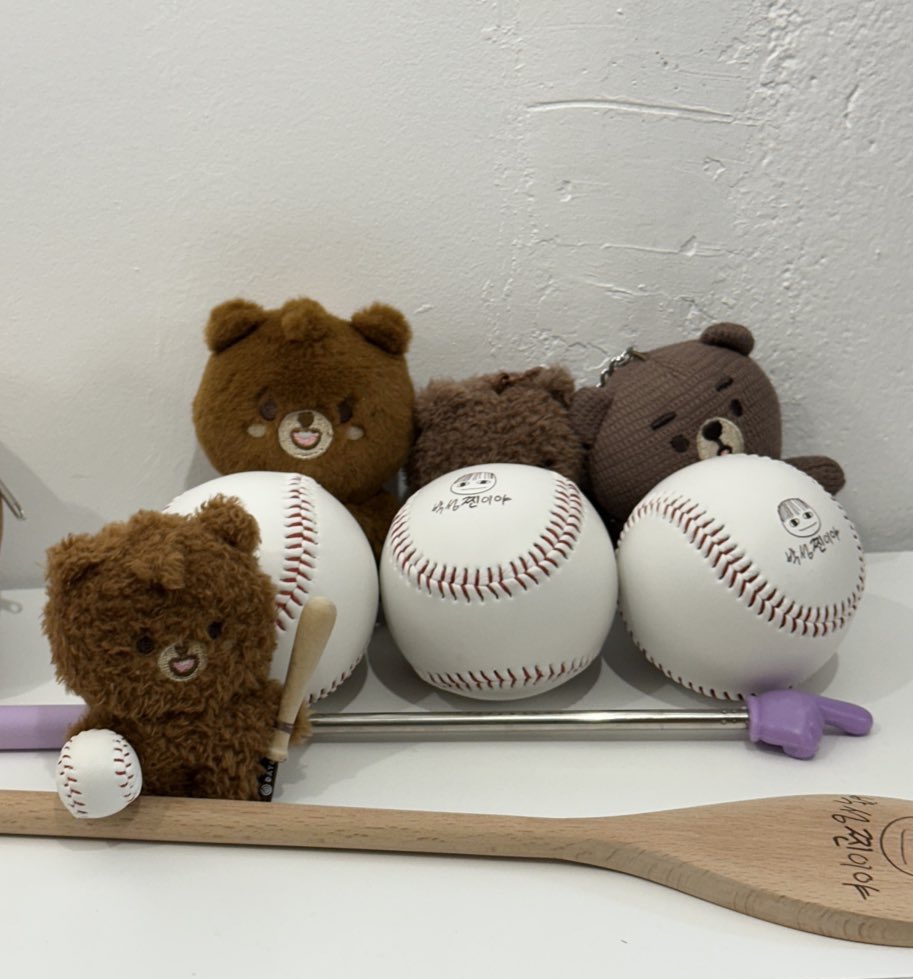 ㄱㅐ큰 손으로 밥지락밥지락 사진 자르고 붙이고 했을거 생각하니까 걍 너무 귀엽구 .. 마음이 좋았음🥹🫶🏻 똥디니야 생일축하햐🎂😍