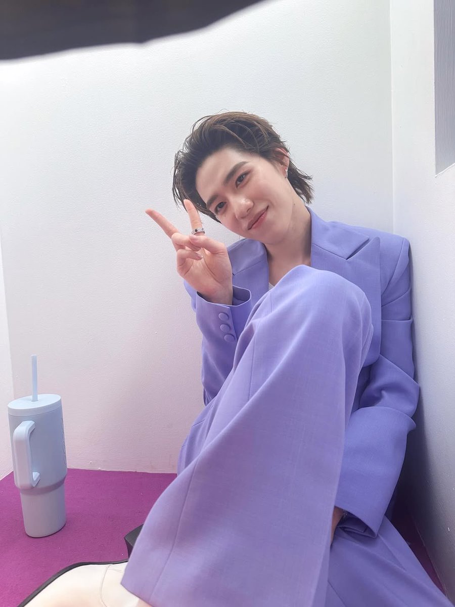 เอ็นดูความลงไปนั่งกับพื้นหนะคับ เป็นเด็กน่ารักจังเลยน๊า😭

#TheEnchantedZeroxPPKrit #ppkritt