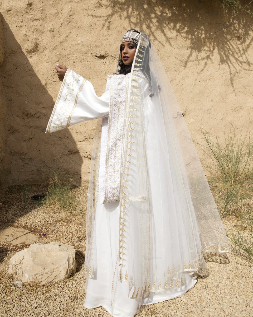 نقوش الحضارات هي لغة الزمن الصامتة، حكاياتٌ محفورة في الحجر تروي للإنسان المعاصر قصص الأمم القديمة، وتعكس فكرها، ومشاعرها، وملامح حياتها التي عبرت العصور وبقي أثرها شاهدًا على خلود الحضارة