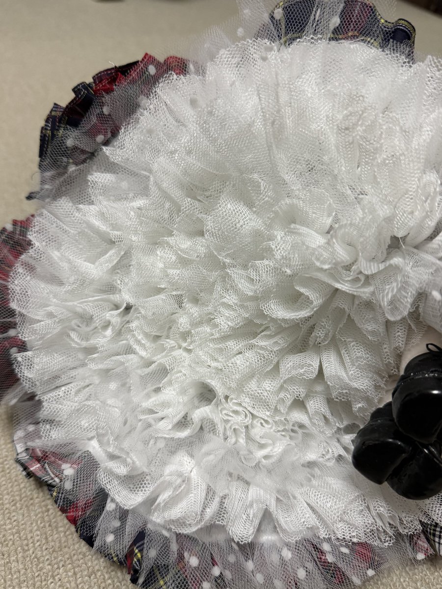 3連休のうち２日と火曜から今日までひたすら夜鍋作業してやーっと完成😭
内側のフリルの半分は手縫い🪡
久しぶりにめちゃくちゃ大作✨
あ〜満足☺️
#AKB48大衣装展