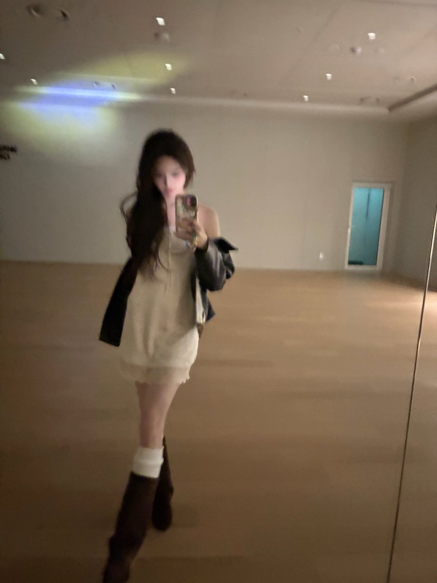 izna_offcl's tweet image. [izME📮]

나야 만나서 설렌 날

#izna #이즈나
#BANGJEEMIN #방지민