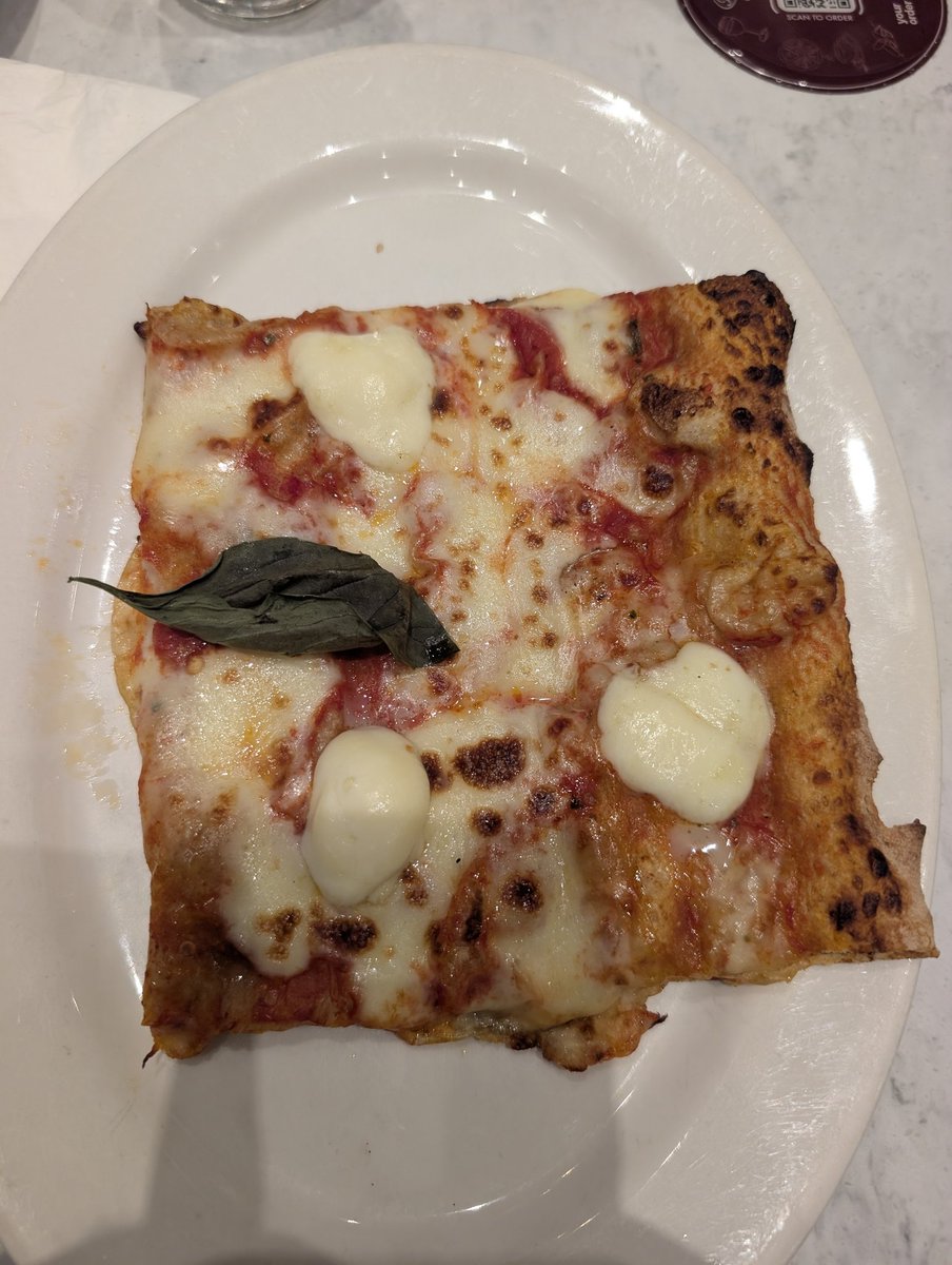 Really nice to be out this way for a drive but made it back in time for a quick bite #warburton #lygonst #dinnertime