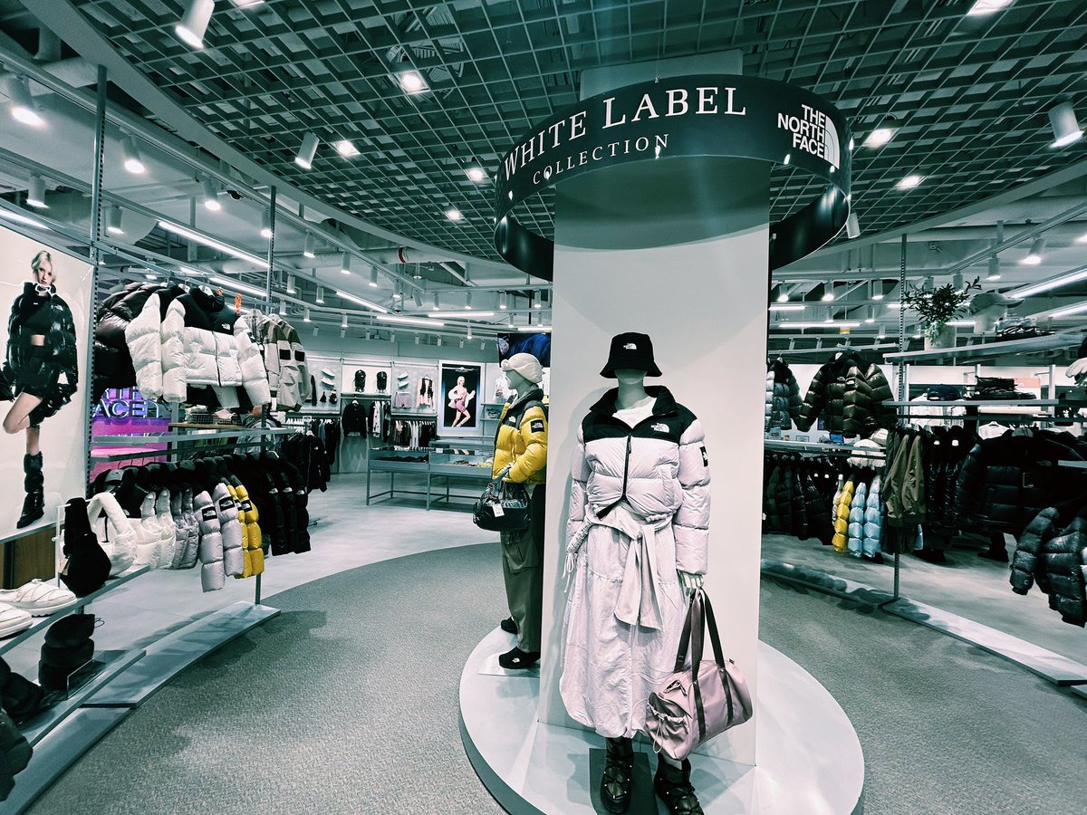 THE NORTH FACE」 に【ホワイトレーベル】っていう韓国限定版あるの