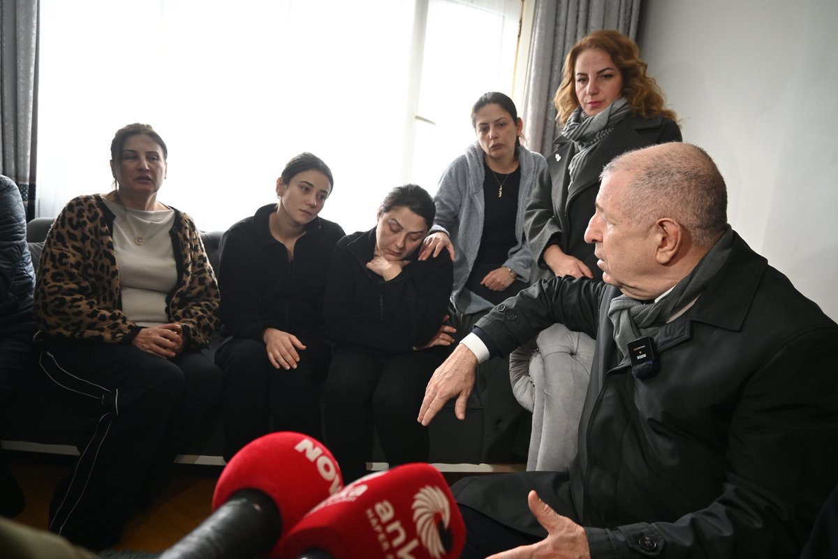 umitozdag's tweet photo. Dün vahşice bıçaklanarak hayattan koparılan 16 yaşındaki Atlas Çağlayan'ın acılı annesi Gülhan Çağlayan ve ailesini ziyaret ederek taziye dileklerimizi ilettik.

Zafer Partisi olarak, Türkiye'de "Suç İçin Yetiştirilen Çocuklar Sorunu" olduğunu düşünüyor ve bu sorunun çözümü olarak da bu çocukların yetişkinler gibi yargılanması ve ceza almasını istiyoruz.

Bugün AKP iktidarı bunu uygulamasa bile Zafer Partisi olarak iktidarımızda  bu yasaları çıkaracağımızın sözünü veriyoruz.

Vatanımızı, ailemizi ve çocuklarımızı savunacak ve koruyacağız.

@zaferpartisi
#AtlasÇağlayanİçinAdalet