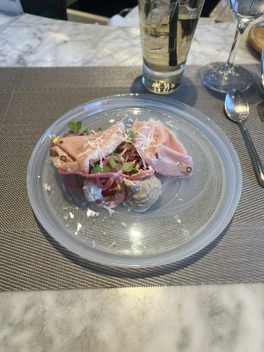 circle20_0797's tweet photo. 私の大好きなイタリアン◡̈❁
大学生の頃から定期的に行っているんだ〜✨✨
旬トリュフと卵のオーブン焼きは必ず食べる🥣
そして選べるデザートはいつもティラミス🙃
#LaBrianza https://t.co/qA2VMjRDN1