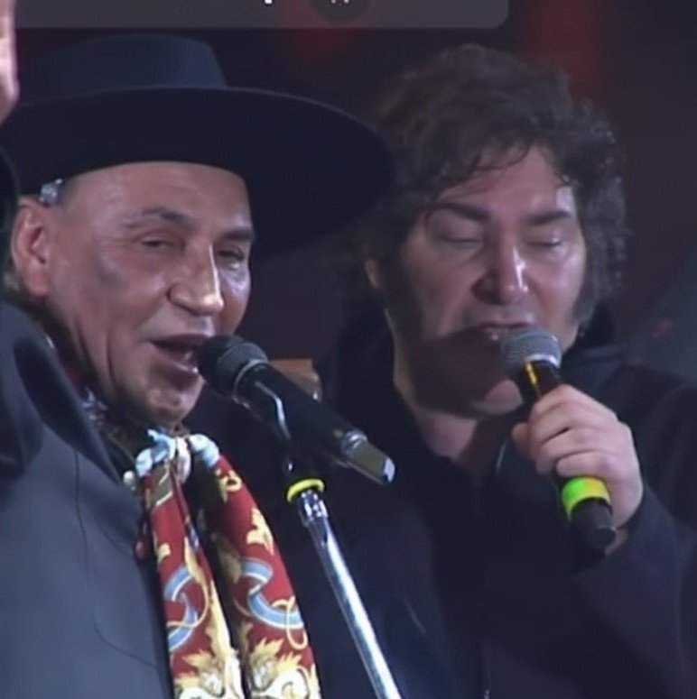 Charly93104975's tweet image. Siempre Mercedes 
nunca el chaqueño