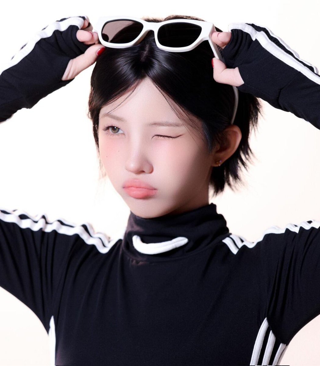 idlepopbase's tweet image. i-dle's SOYEON shares on Bubble that the group's comeback is coming really soon.