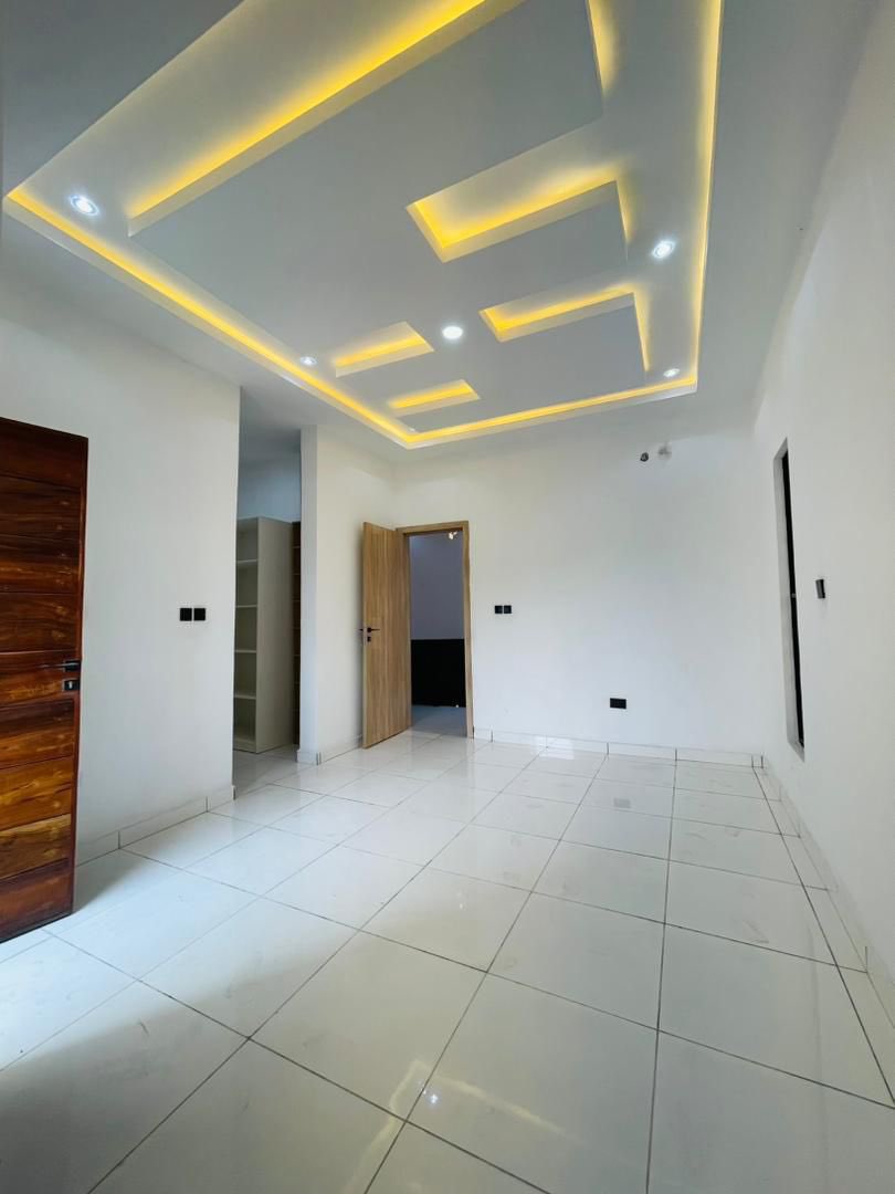 Mideproperties's tweet image. Magnificently built 4 bedroom semi detached duplex plus bq in a haven estate. Features

📍Location: Gbagada

Price: 330M💰💰💰

Title: Deed and Survey, Global C of O