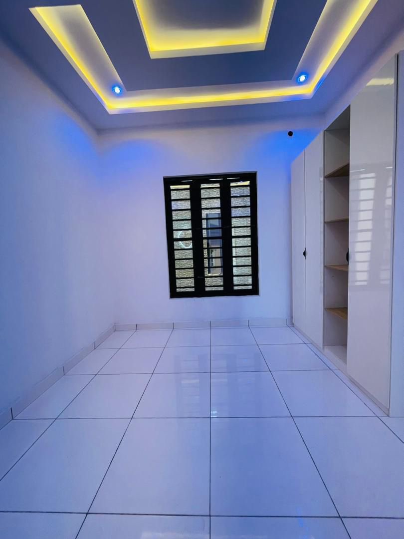 Mideproperties's tweet image. Magnificently built 4 bedroom semi detached duplex plus bq in a haven estate. Features

📍Location: Gbagada

Price: 330M💰💰💰

Title: Deed and Survey, Global C of O