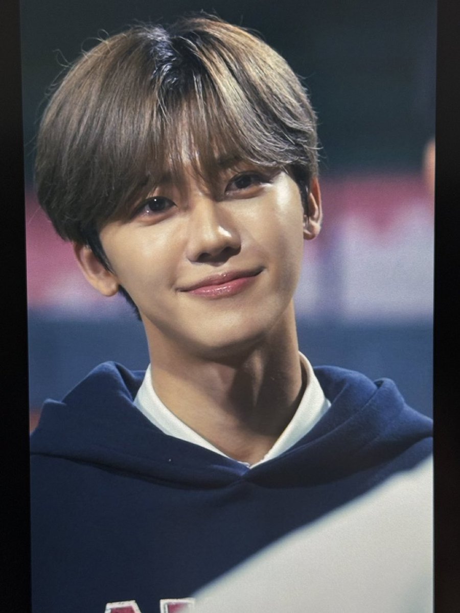 aku juga ngeh kl disini tuh taehee nahan nangis, dia gamau woojin jadi sedih kali ya.. dia juga gabisa apa apa sama takdirnya☹️