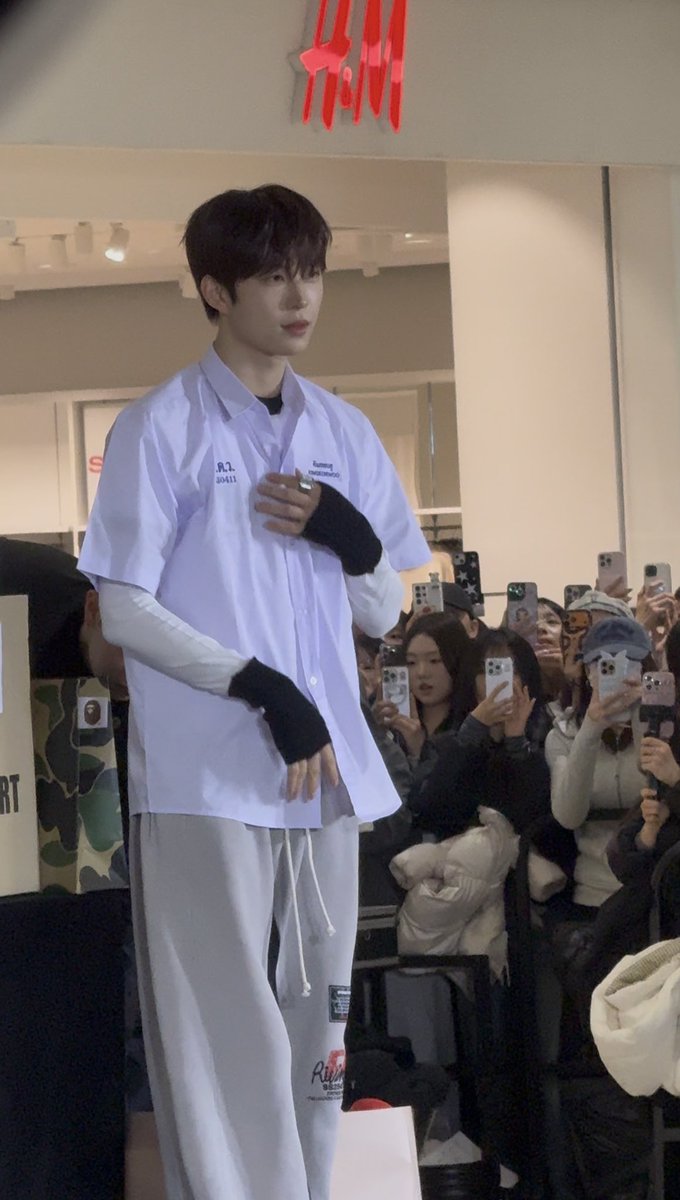 dear_geonwoo's tweet image. wahh geonwoo wears thai's shirt school uniform 😆🤍