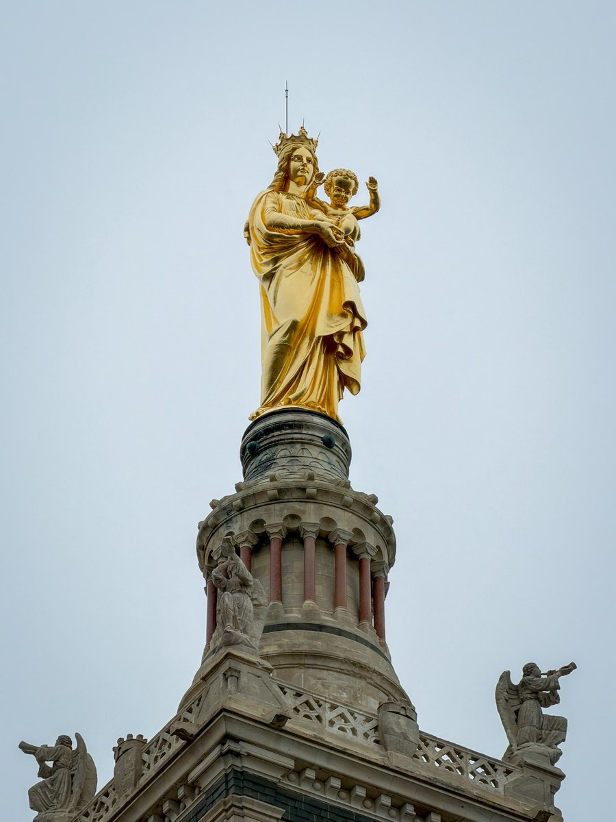 La basilique Notre-Dame de la Garde est d’une beauté absolue.