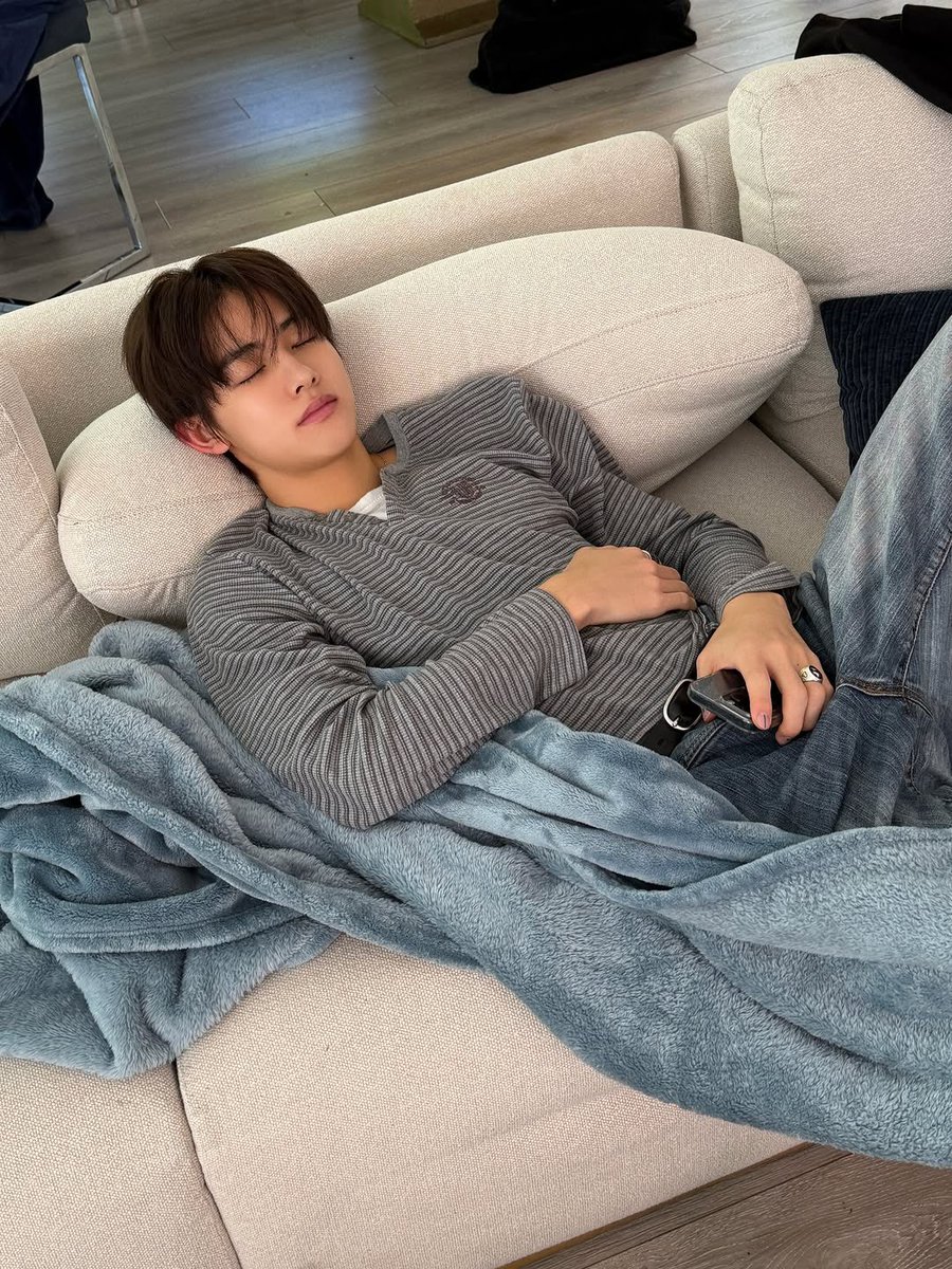 EOMOEsh's tweet image. 미친설레