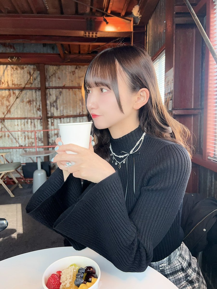 お姉さんの横顔も好き…？♡