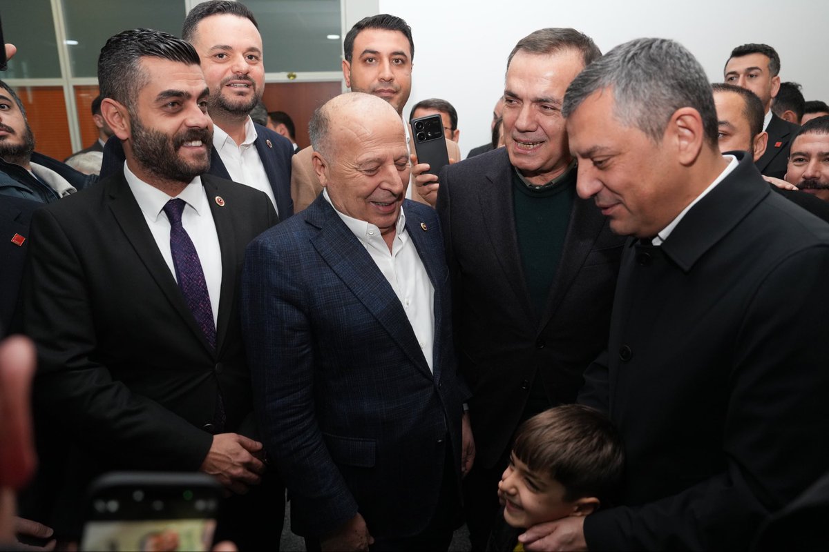 Yüreğir Belediye Başkanımız Ali Demirçalı ile birlikte, Cumhuriyet Halk Partisi Genel Başkanımız Sayın Özgür Özel’i; kardeşliğin, dayanışmanın ve umudun simgesi medeniyetler şehri Hatay’ımızda, Hatay Havalimanı’nda karşıladık.
Birlikte, inançla ve kararlılıkla…