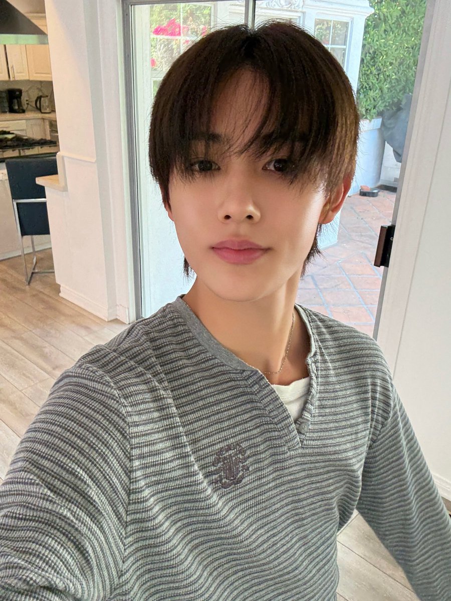 he’s so handsome 

#SEONGHYEON #성현