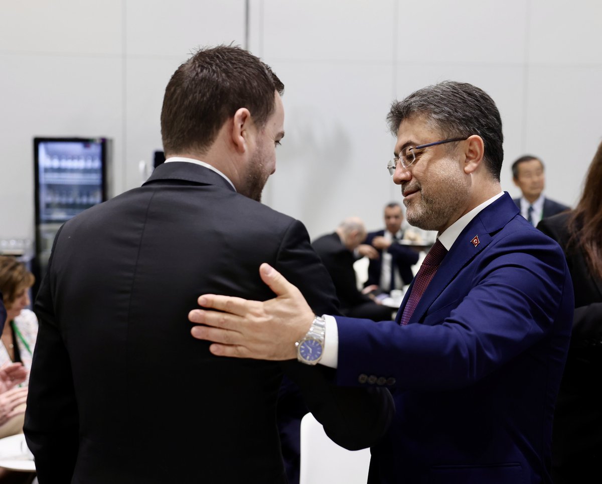 🇹🇷🤝🇦🇱 18. Berlin Tarım Bakanları Zirvesi münasebetiyle, Arnavutluk Tarım ve Kırsal Kalkınma Bakanı Sayın Andis Salla ile ikili görüşme gerçekleştirdik.

🌾 Tarım, kırsal kalkınma ve sürdürülebilir üretim başta olmak üzere ortak iş birliği alanlarını ele alarak karşılıklı