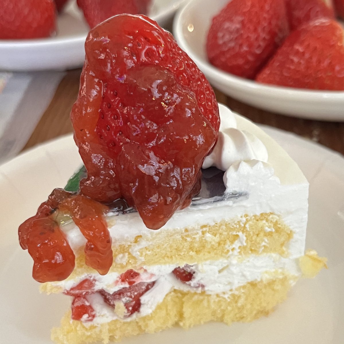 キャラのケーキを食べるという実績を解除しました☺️
いちごソースといちごと一緒にして、気分は初回大崎さん