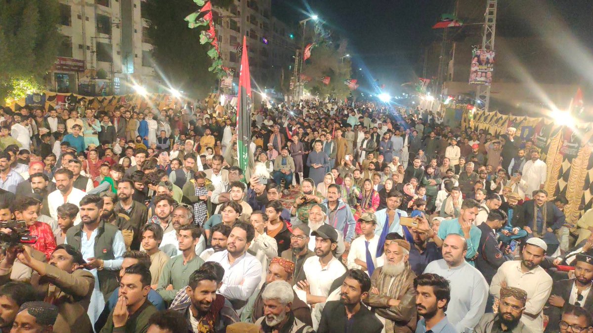 حیدرآباد: قائدِ عوام شہید ذوالفقار علی بھٹو کی 98ویں سالگرہ کےحوالے سےPPP ضلع حیدرآباد کے سینیئر نائب صدر اظہر علی سیال کی جانب سے عظیم الشان جلسہ کا انعقاد کیا گیا صوبائی صدر نثار کھوڑو رابطہ سیکرٹری نعمان شیخ حیدرآباد ڈویژن صدر عاجز دھامراہ اور ضلع عہدیداروں نے شرکت کی کیک کاٹا