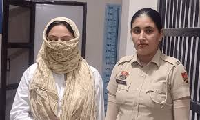 lilcutefauji's tweet photo. Owner of Pak Def account @OGMuseDoree1 has been abducted by Interpol and handed over to Indians while she was returning from Dubai to Lahore.The arrest was made at the airport over charges of Propaganda inciting hate against Indians .A source has obtained a picture.#freehafsa https://t.co/8MTAM8LLeC