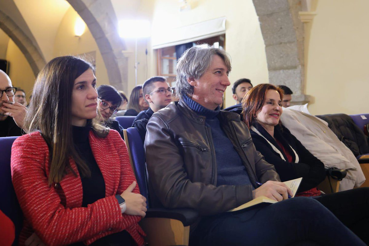 Conferencia Sectorial de Educación de <a href="/PSOE_CyL/">PSOE Castilla y León</a> <a href="/PSOE/">PSOE</a> en Béjar con las consejeras <a href="/eniubo/">Esther Niubó</a>, <a href="/EvaLedo/">Eva Ledo Cabaleiro</a> y el consejero <a href="/amadorpastorn/">Amador Pastor Noheda</a> 

Castilla y León debe alcanzar la vanguardia educativa para avanzar a un modelo educativo de progreso público, inclusivo y equitativo.