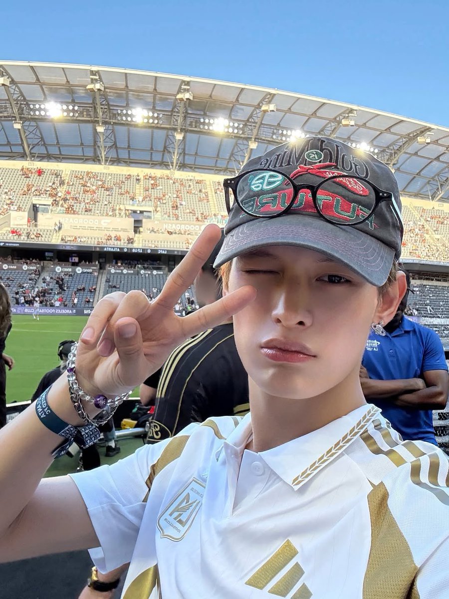 geuracious's tweet image. hes so boyfriend