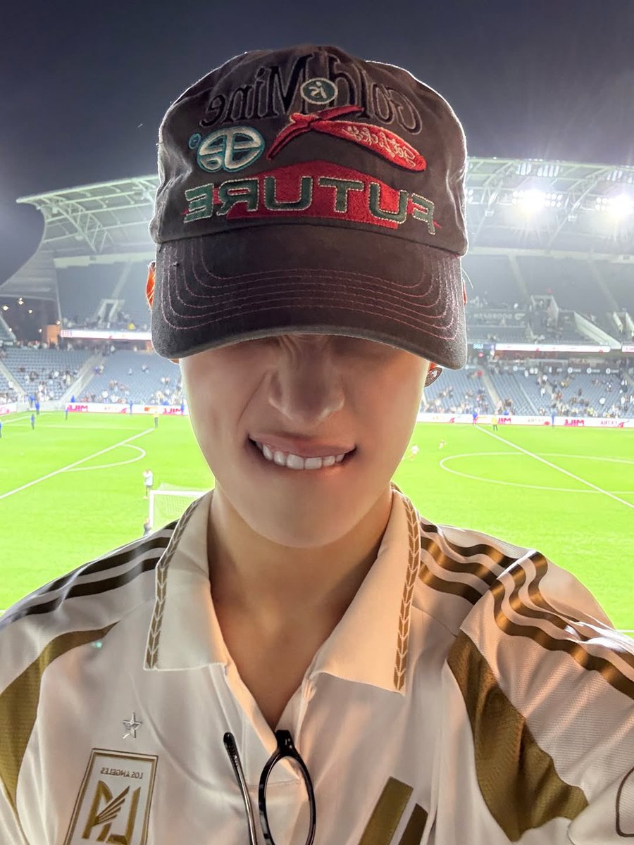 geuracious's tweet image. hes so boyfriend