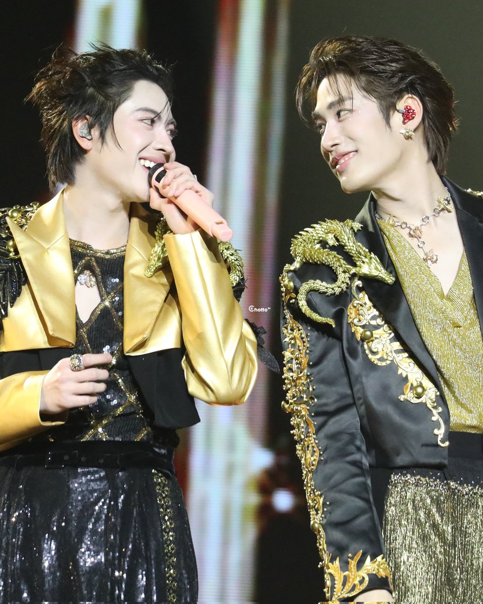 btnmxx's tweet image. " ถ้าพี่ลองเอาตัวเองไปยืนตรงนั้นกับเฟิร์ส มันจะทำงานได้แบบที่พี่อยากเป็น " 

ยืนร้องเพลงข้างกันไปอีกล้านเพลงเลยนะ 😭

KNP TFO CONCERT
#KhemjiraConcertDay1