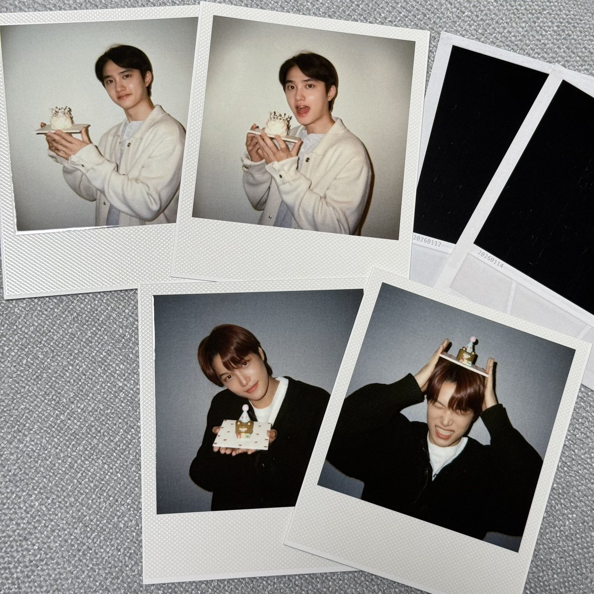 [경수, 종인 🎂폴라로이드 나눔]
📍참여방법: #Rt 
📍2명 추첨
📍1/18 (일) 오후 추첨 예정
(4장 세트 나눔, 반택 이용할 예정입니다🙇‍♀️)