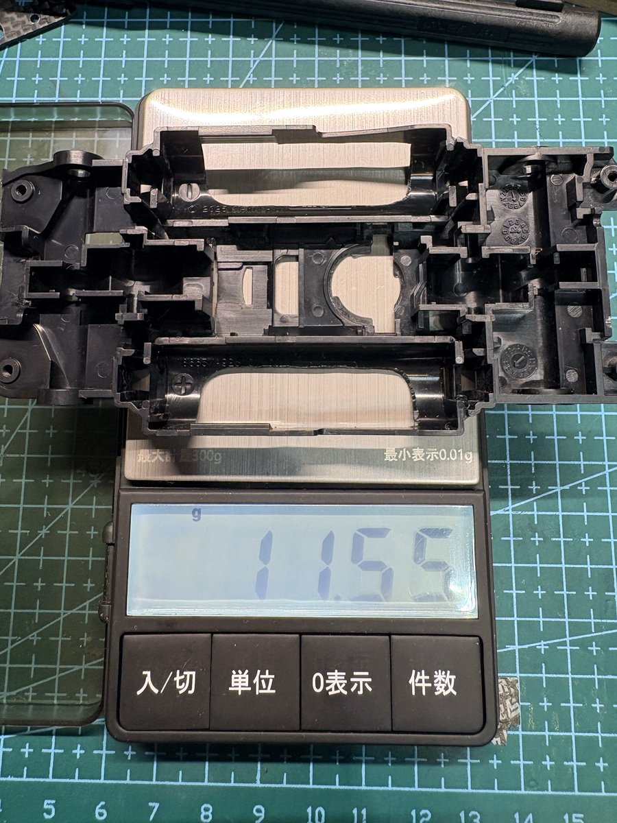 ShadowBreakerZ3's tweet image. 超音波カッターとマジスクで、ざっくりMEを肉抜き🍖
#ミニ四駆