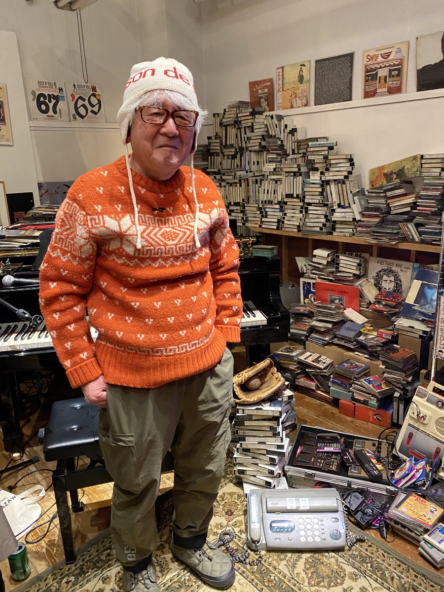 minexon's tweet image. 慶一さんのトーク面白かった。特に下山事件の話。改訂版が出る度に本買うという。あとゆうすけちゃんの野草。来週の出社日に改めてじっくり見に行こう。