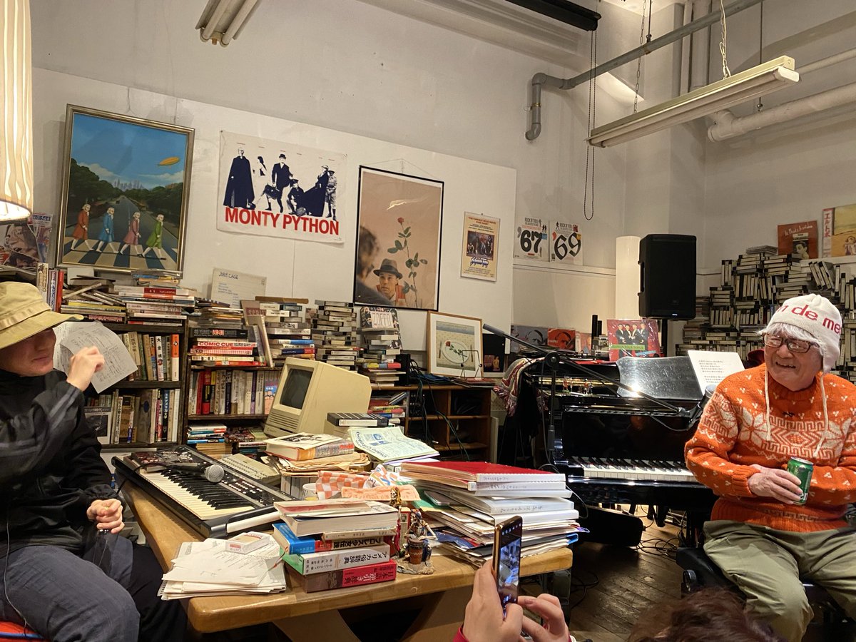 minexon's tweet image. 慶一さんのトーク面白かった。特に下山事件の話。改訂版が出る度に本買うという。あとゆうすけちゃんの野草。来週の出社日に改めてじっくり見に行こう。