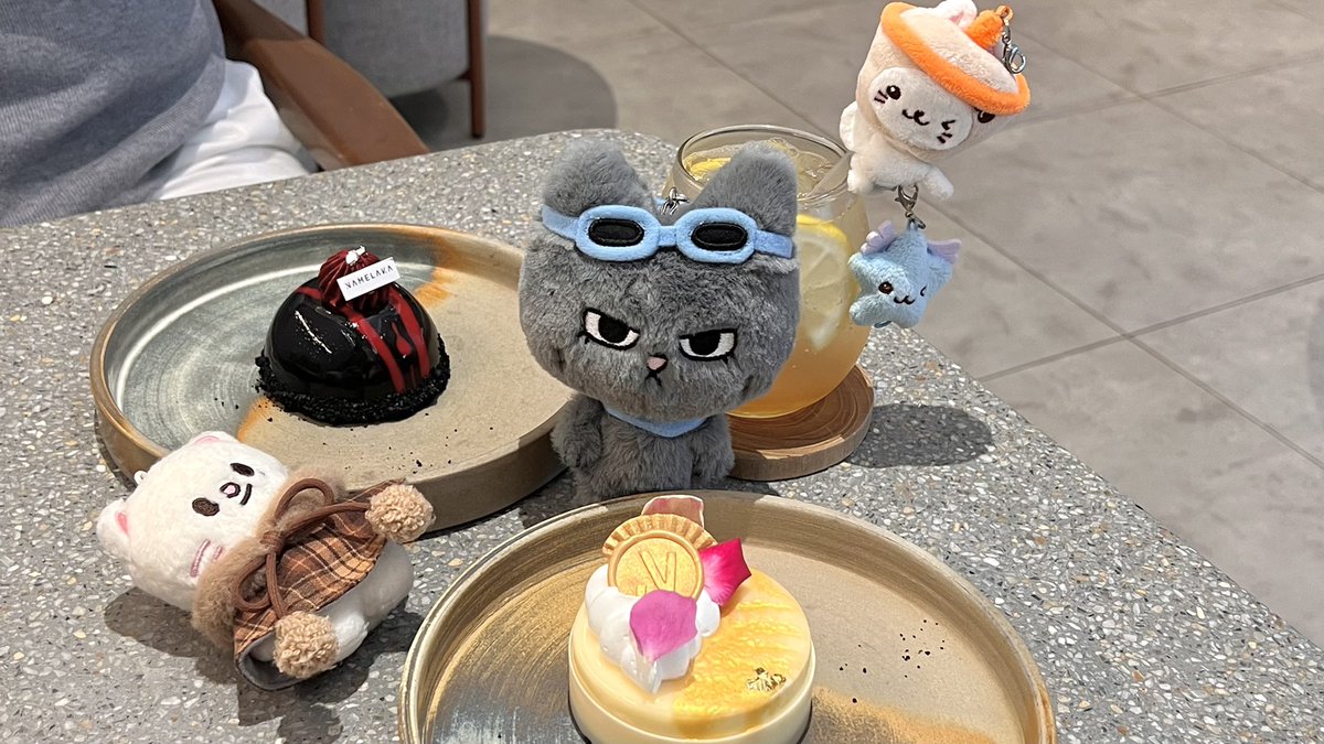 intobutter's tweet image. entering my 22 era 𝜗ৎ