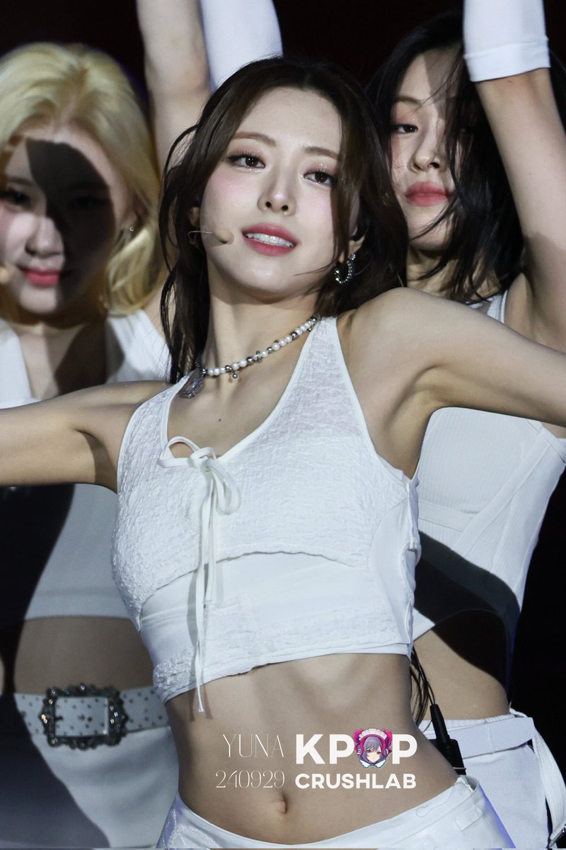 Kpopcrushlab's tweet image. 240929 Yuna at YEONGDONG DAERO K-POP CONCERT

Tap, hold and load in 4K

#Yuna #유나 #ITZY #있지 #Kpop #Wallpaper #4K