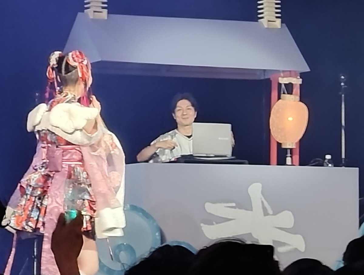 TOBOKU45's tweet photo. こちらこそ、楽しいライブありがとうございました。
#水曜日のカンパネラ
#詩羽
#ケンモチヒデフミ https://t.co/SrHpqS8R9f