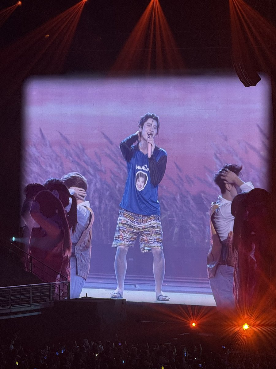 PDomundi's tweet image. ถ้าไม่ใช่เจตนาใครจะกล้าใส่ชุดนี้ขึ้น Impact 👏🏻#KhemjiraConcertday1