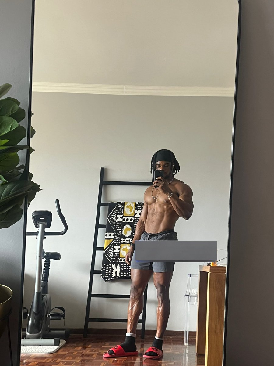 realweirdgene's tweet image. The goal this year is simple. 
Get closer to God. 
Get even more jacked and eat cleaner. 
Get wealthier. 

Moved to the suburbs at the start of the year to work on my mental and build back routines that helped me get really successful, but this time doing it with God involved. 
I…